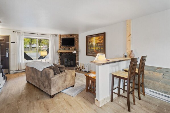 Fireplace - Château Rouge 215 ~ Midway Chalet
Cozy Condo, Indoor Pool, Hot Tub & Fireplace! (Red Lodge)