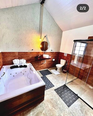 Deluxe-Chalet, Seeblick | Badezimmer