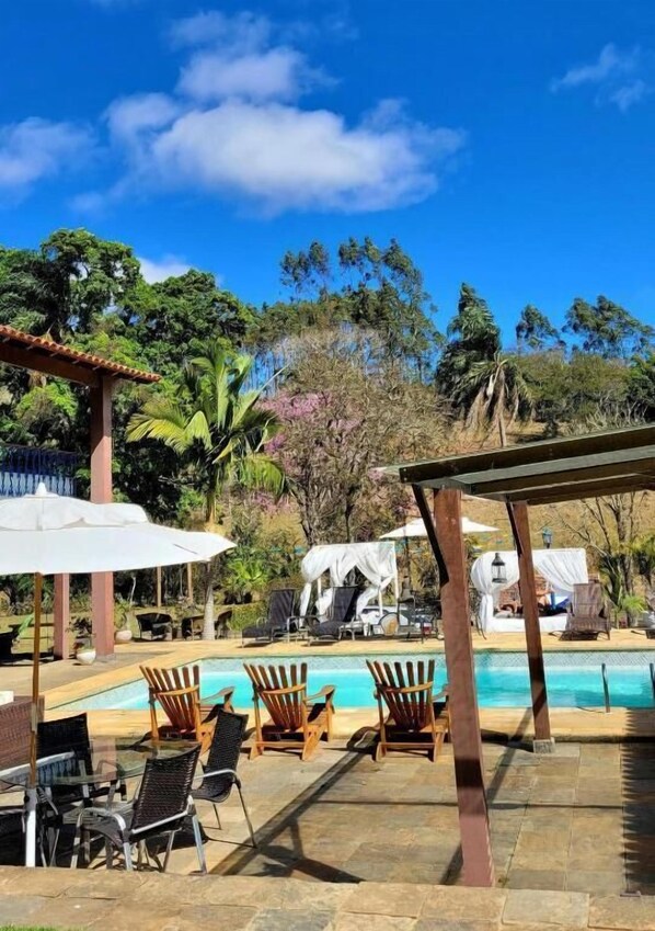 Outdoor pool - Pousada Solar Azul (Miguel Pereira)