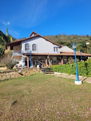 Courtyard - Pousada Solar Azul (Miguel Pereira)