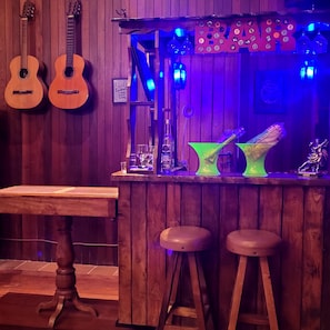 Bar (trong khuôn viên)