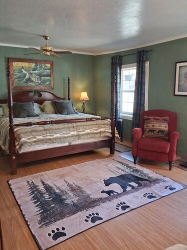 Studio apt in the heart of town.