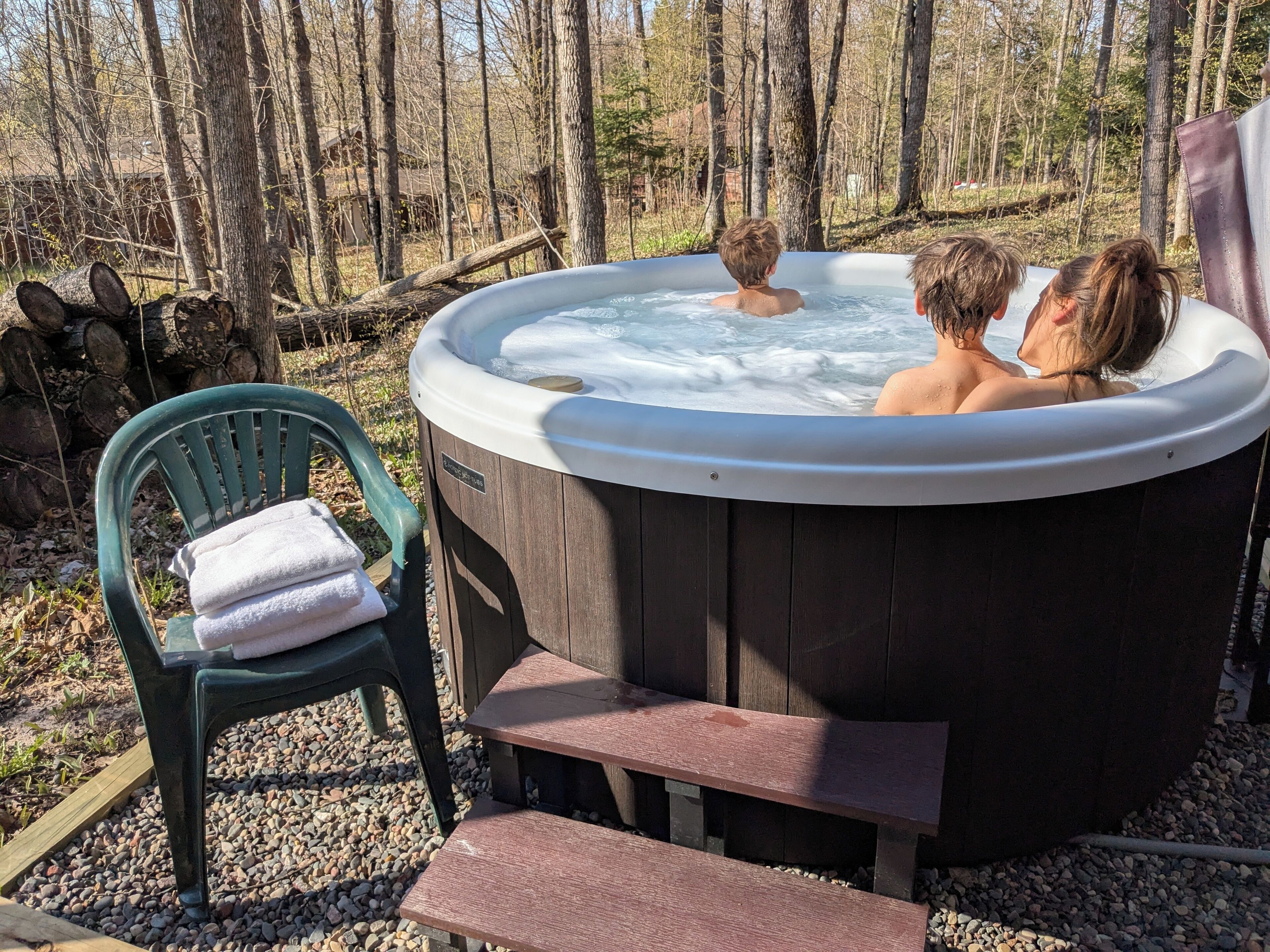 Outdoor spa tub