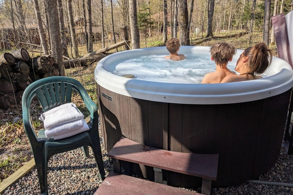 Outdoor spa tub