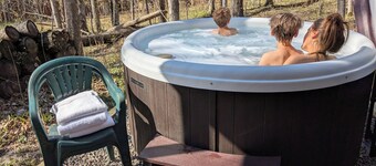 Clean & Cozy • Private Hot Tub • Sleeps 9 • <10min Walk to Ski Brule