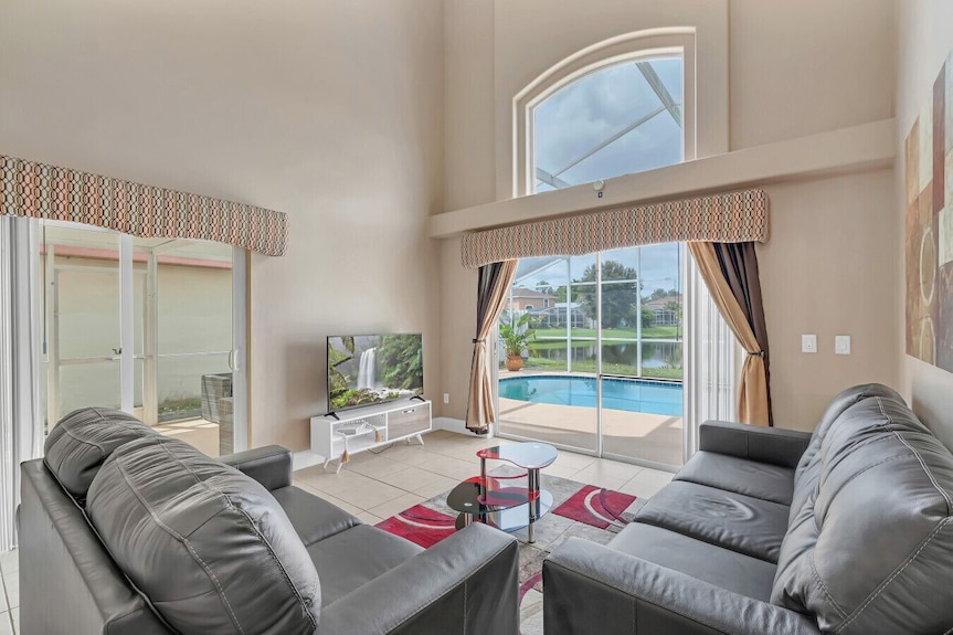 Lakefront Home, Game Room & Views - St. Cloud, FL