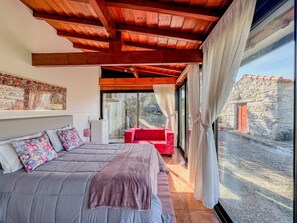 2 habitaciones, tabla de planchar con plancha, internet y ropa de cama 