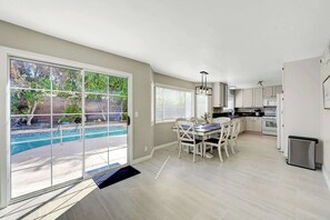 Deluxe Apartment, 4 Bedrooms, Non Smoking, City View | Private kitchen | Coffee/tea maker - A- ZLV HOME 2 (Henderson)