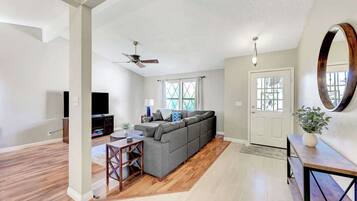 Deluxe Apartment, 4 Bedrooms, Non Smoking, City View | Living area | 55-inch Smart TV with cable channels