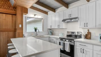 Fridge, microwave, dishwasher, coffee/tea maker