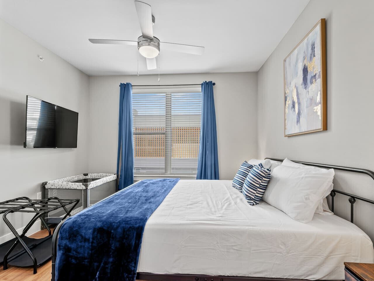 Desk, iron/ironing board, travel cot, WiFi