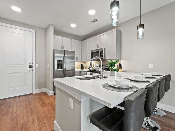 Fridge, microwave, oven, stovetop