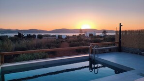 Outdoor pool - "A sunny house with 2 bedrooms, private pool, parking and sea view to Antiparos (Paros)