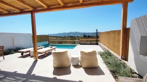Outdoor pool - "A sunny house with 2 bedrooms, private pool, parking and sea view to Antiparos (Paros)