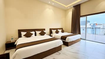 Escritorio, espacio para trabajar con laptop y wifi gratis