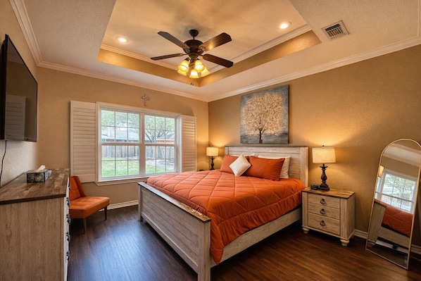 3 bedrooms, iron/ironing board, internet, bed sheets