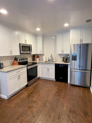 Charming 2-bedroom duplex with easy access to freeways and downtown Sacramento.