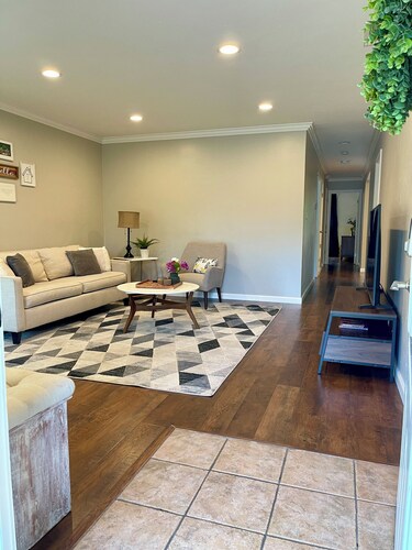 Charming 2-bedroom duplex with easy access to freeways and downtown Sacramento.