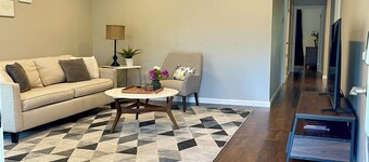 Charming 2-bedroom duplex with easy access to freeways and downtown Sacramento.