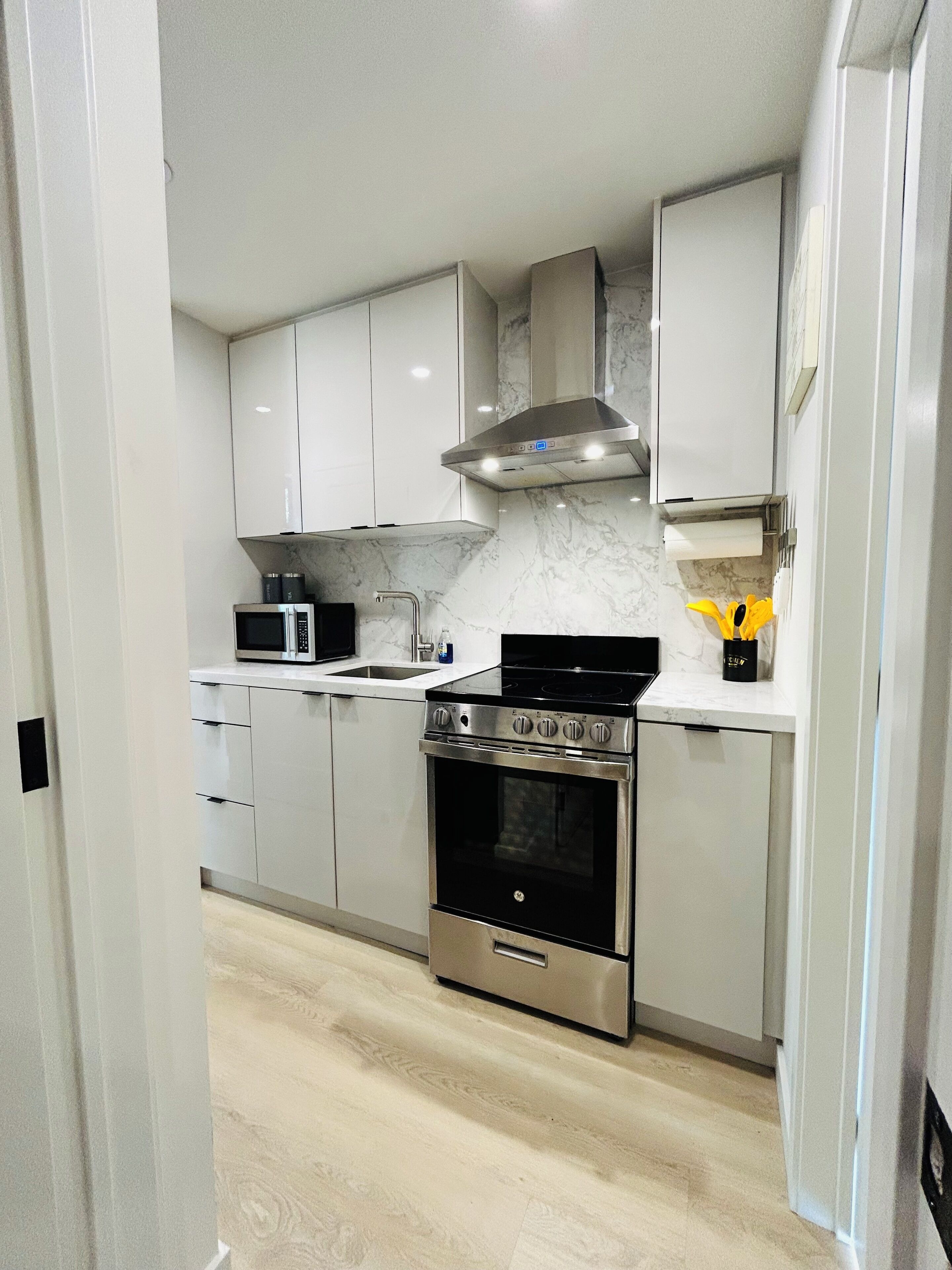 Micro-ondes, four, plaque de cuisson