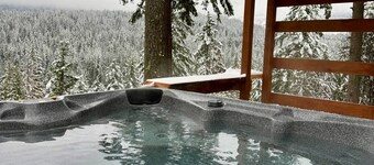 Lodge in "The Woods Nelson" with Lake Views