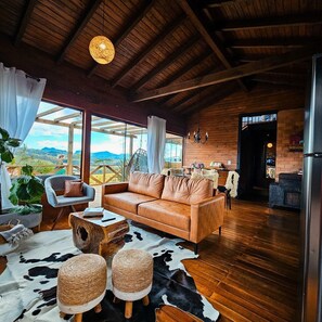 Villa | Vardagsrum | Tv