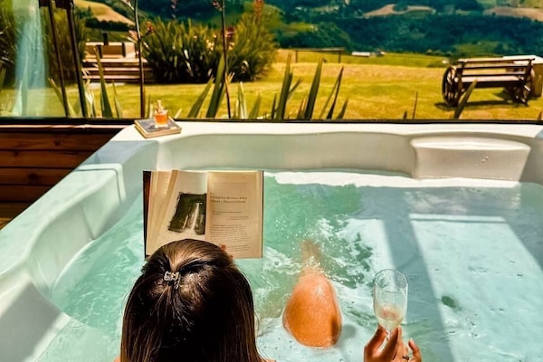 Villa | Outdoor spa tub