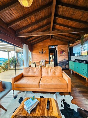 Villa | Vardagsrum | Tv