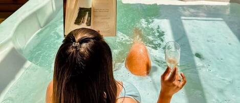 Villa | Baignoire à remous extérieure