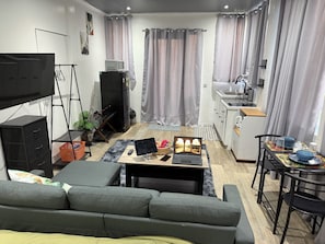 Perushuoneisto, parveke, osittainen valtamerinäköala | Yksityinen keittonurkkaus | Täysikokoinen jääkaappi, leivänpaahdin