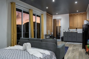 Ilmaiset minibaarituotteet, kannettavalle tietokoneelle sopiva työtila