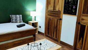 1 bedroom, free WiFi, bed sheets