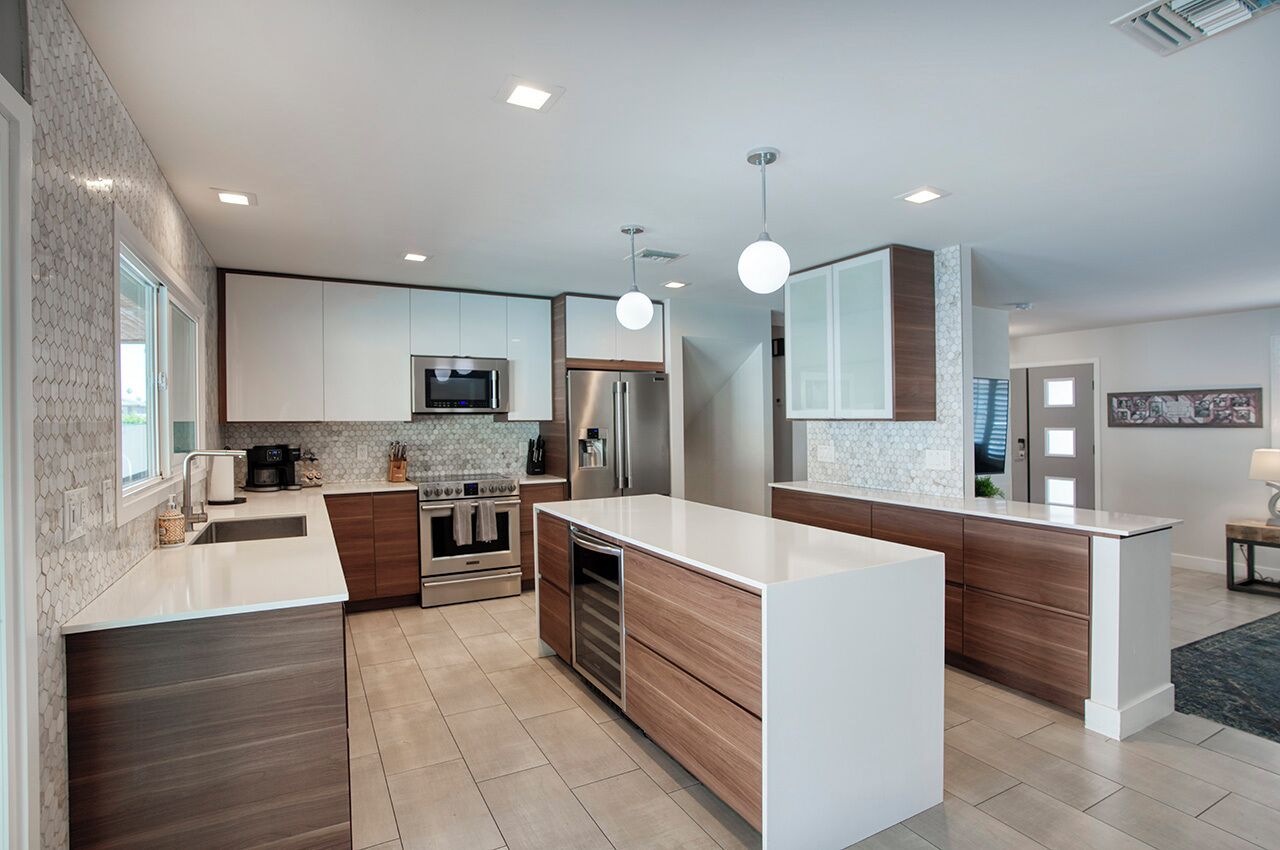 Micro-ondes, four, plaque de cuisson, lave-vaisselle