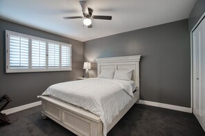 5 bedrooms, iron/ironing board, WiFi, bed sheets