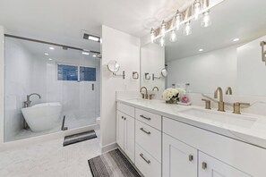 Unclassified image, 5 of 18, button