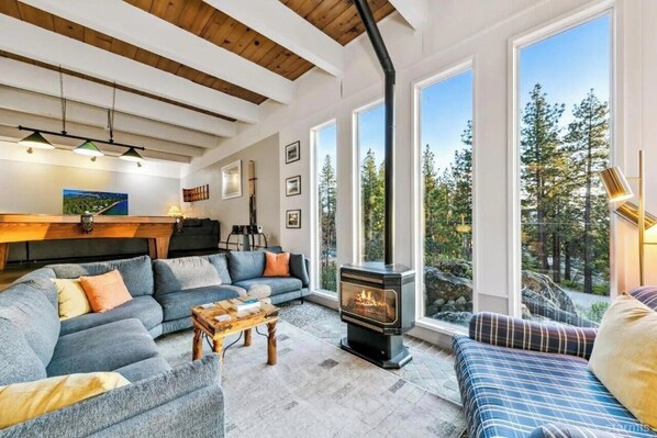 Unclassified image, 1 of 23, button