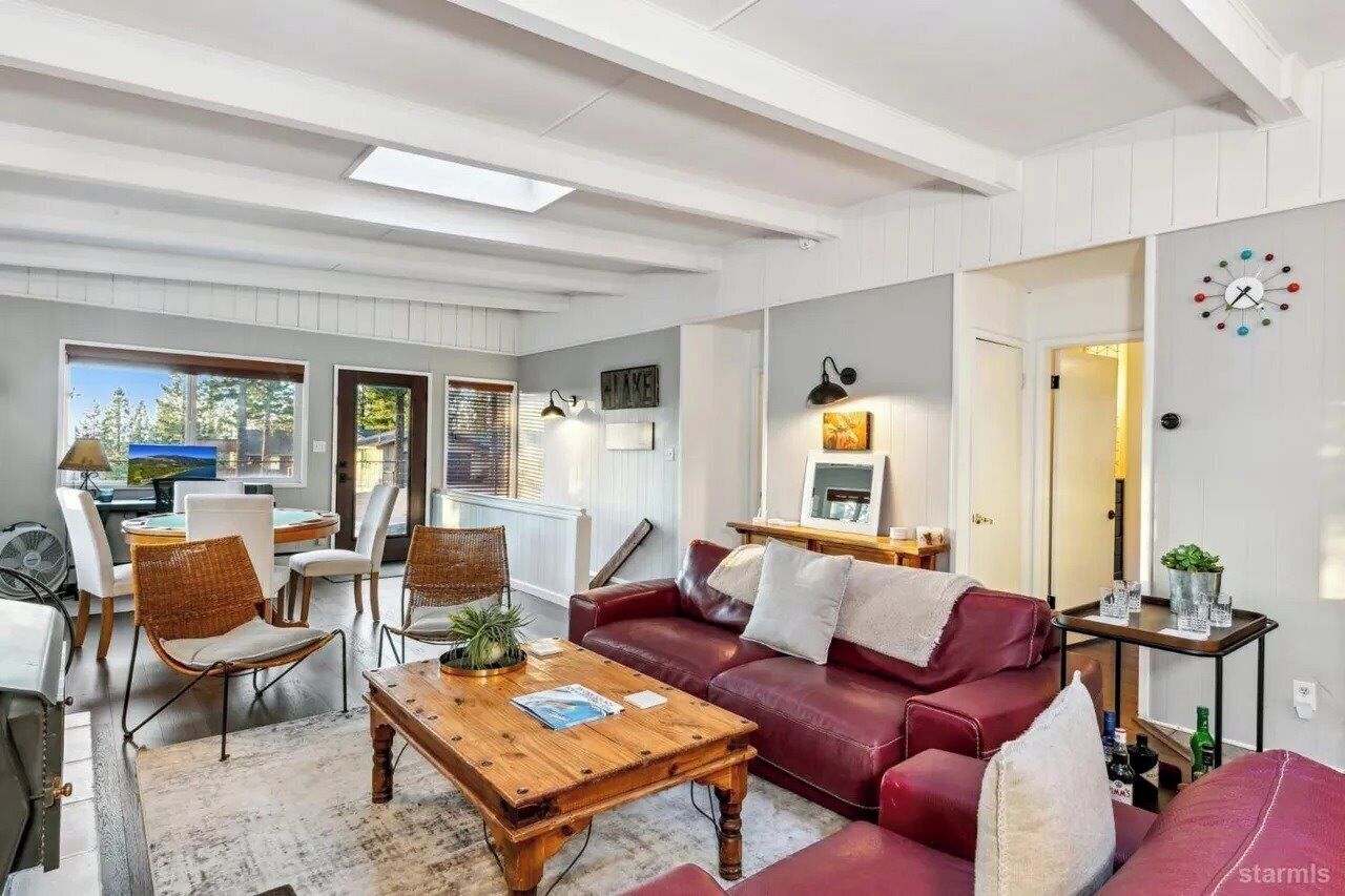 Télévision, cheminée, lecteur de DVD