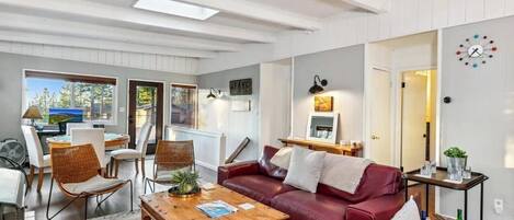 Télévision, cheminée, lecteur de DVD