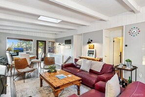 Unclassified image, 5 of 23, button