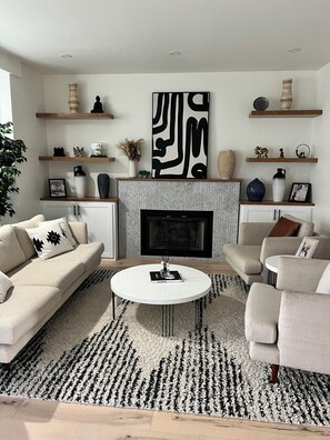 Télévision, cheminée