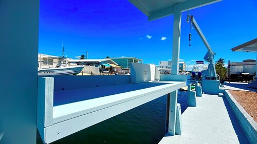 Paradise House a Waterfront Oasis : Your Perfect Getaway on the Atlantic!