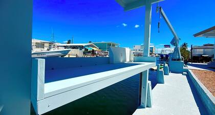 Paradise House a Waterfront Oasis : Your Perfect Getaway on the Atlantic!