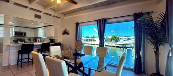 Paradise House a Waterfront Oasis : Your Perfect Getaway on the Atlantic!