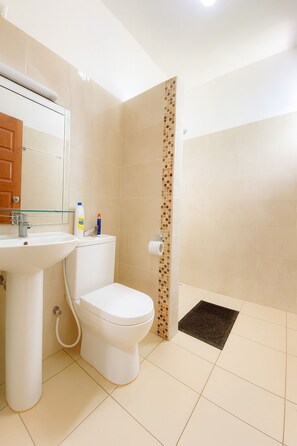 Suihku, bidee, pyyhkeet, saippua