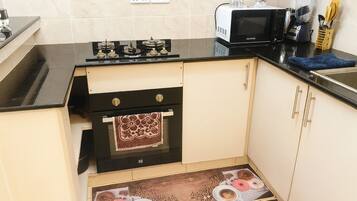 電子レンジ、オーブン、コンロ