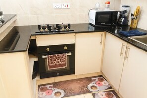 Microwave, oven, stovetop - Nova Stays 1-Bedroom Apartment with Private Pool & Uninterrupted Seaview (Mombasa)