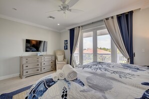 4 bedrooms, iron/ironing board, WiFi, bed sheets