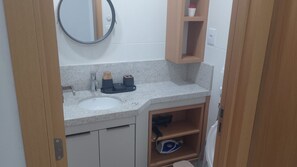 Basic Apartment | Bathroom