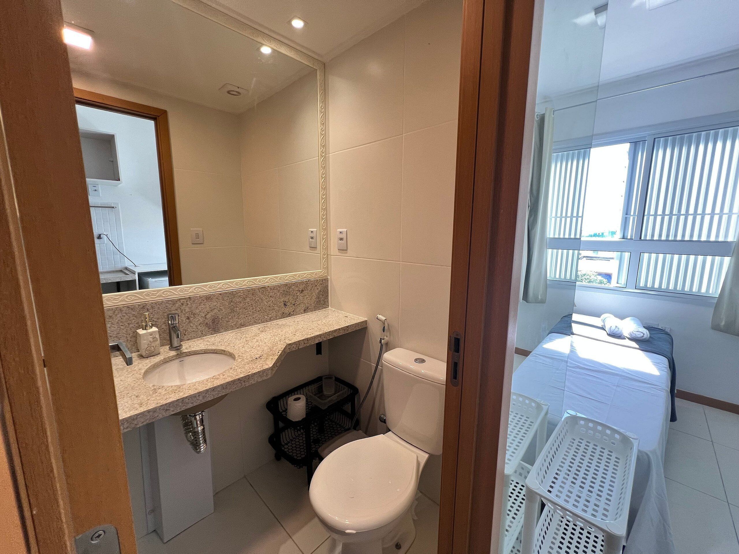 Basic Apartment | Bathroom