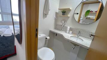 Basic Apartment | Bathroom